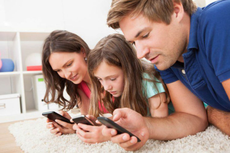 getting-the-whole-family-on-a-social-media-diet-vancouver-psychology